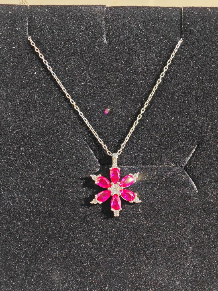 Koyu Pembe Taşlı Lotus Çiçeği Kolye